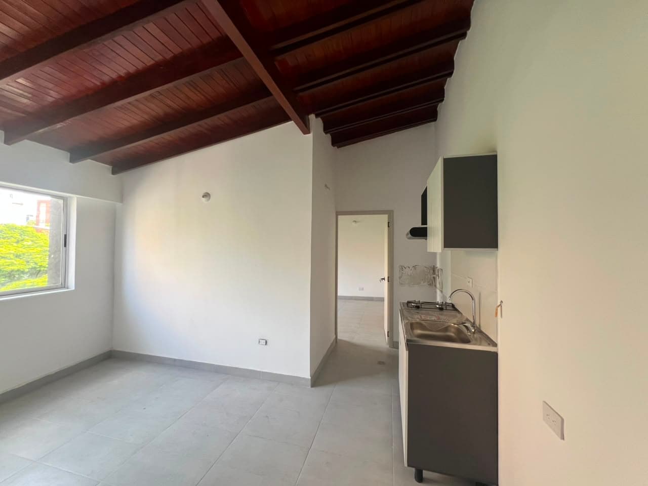 Apartaestudio en arriendo en Bolivariana, Laureles, Medellín — foto 1 de 17