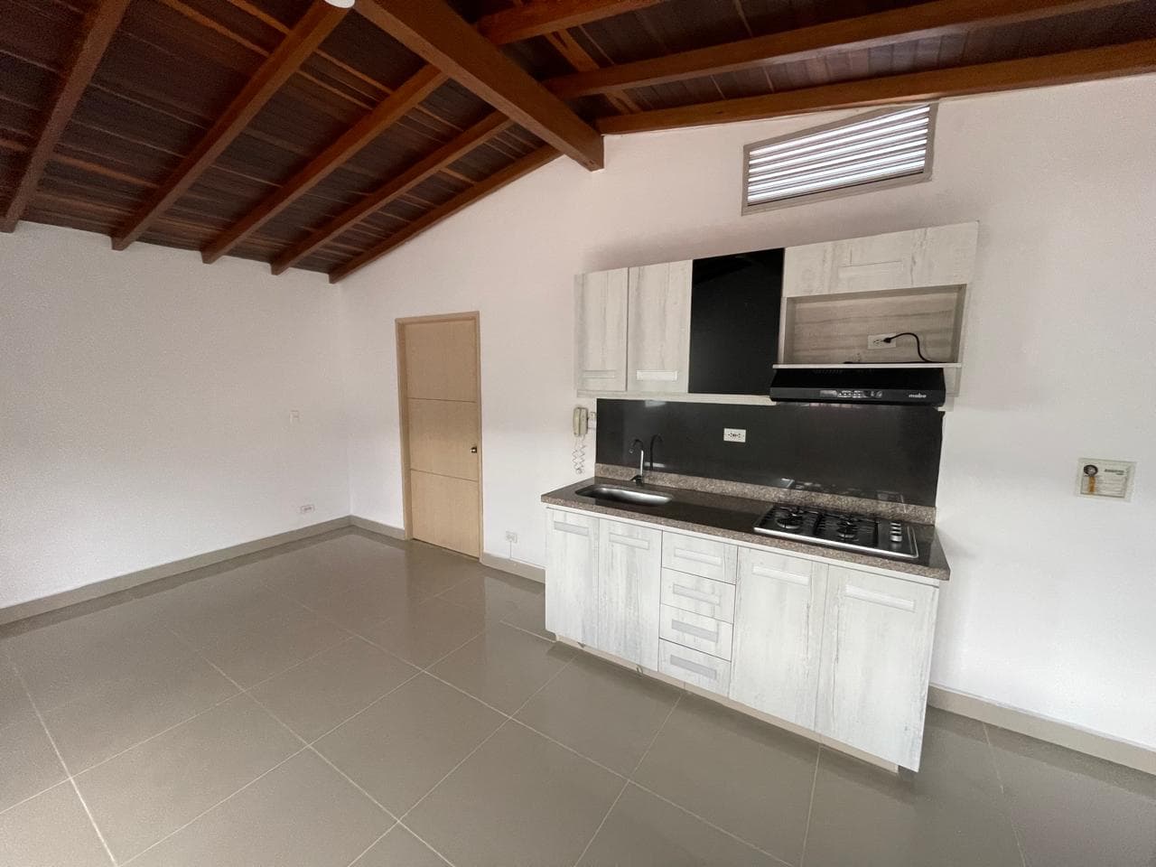 Apartaestudio en arriendo en La Gloria, Belen, Medellín — foto 1 de 11