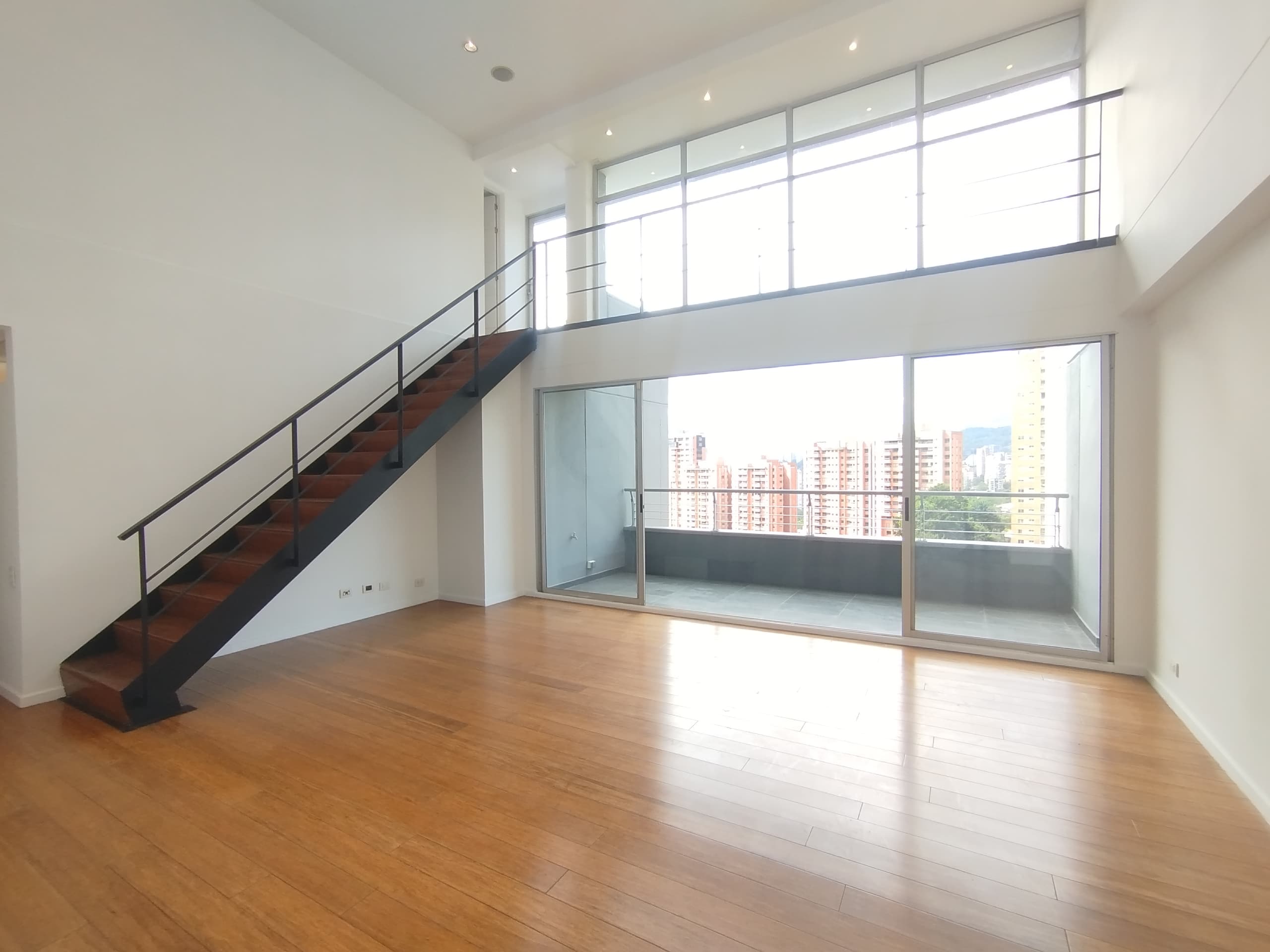 Apartamento en arriendo en Los Balsos, Poblado, Medellín — foto 1 de 20