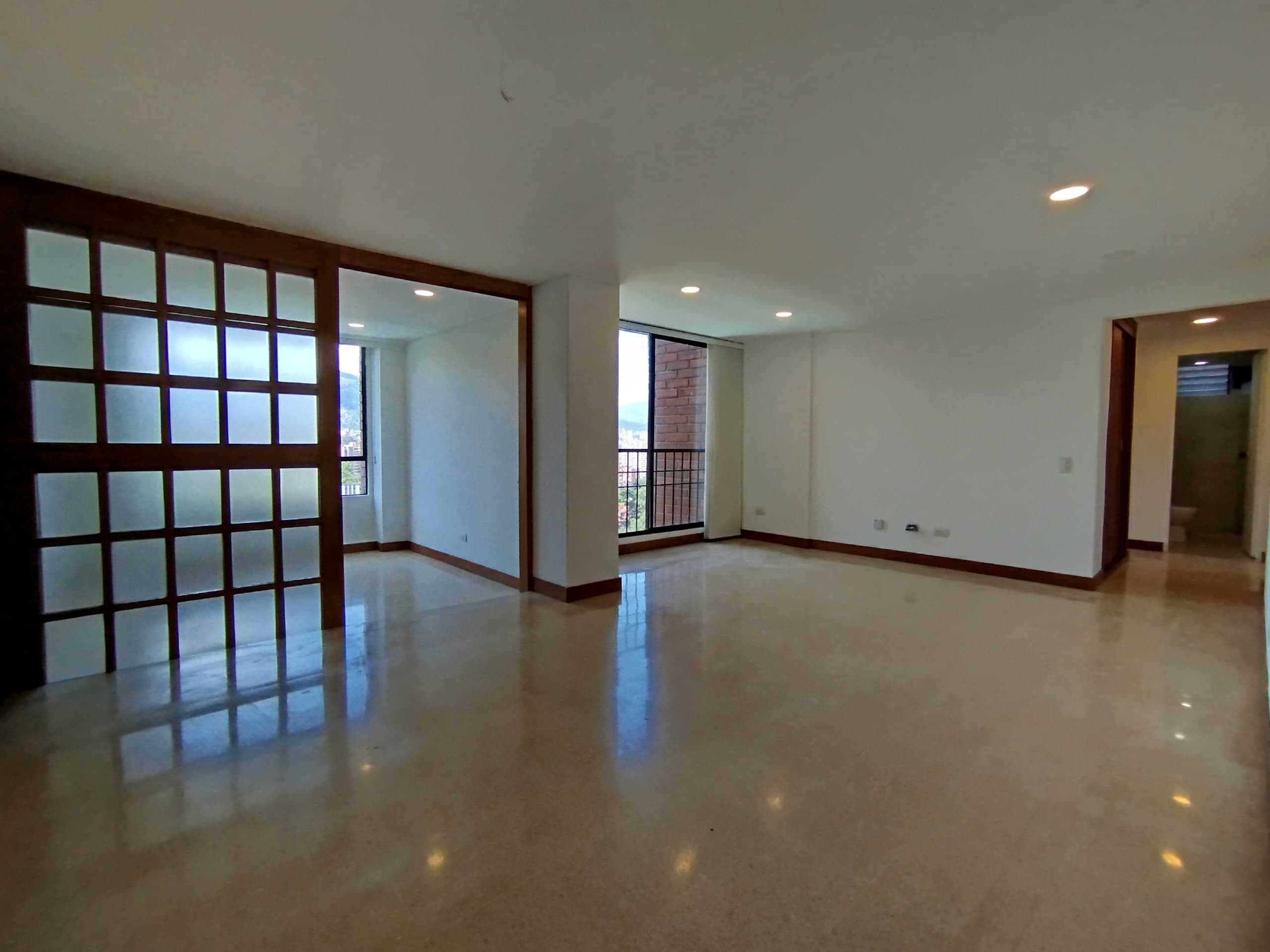 Apartamento en arriendo en La Frontera M, Poblado, Medellín — foto 1 de 20