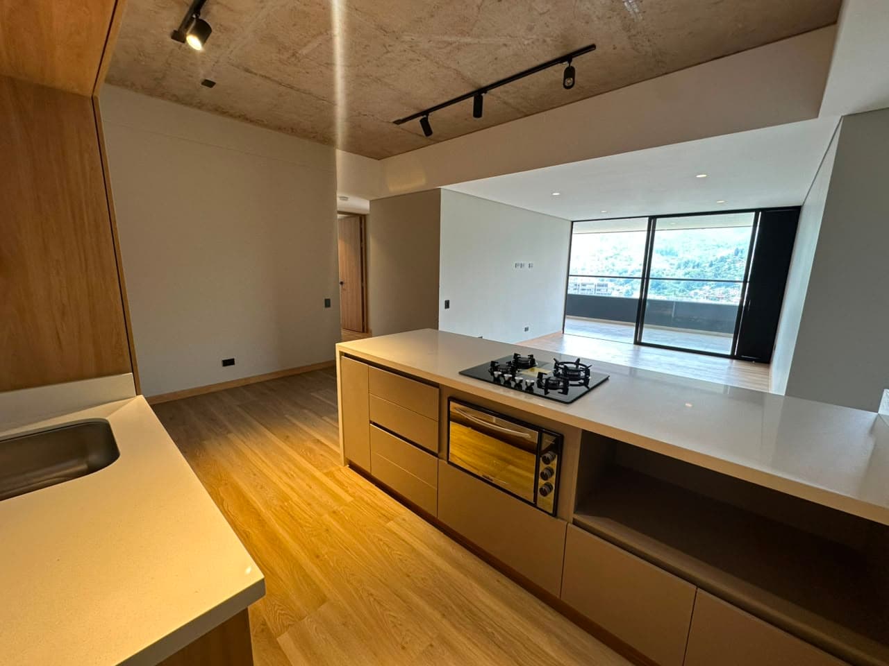 Apartamento en arriendo en Loma de las Brujas, Envigado — foto 1 de 19