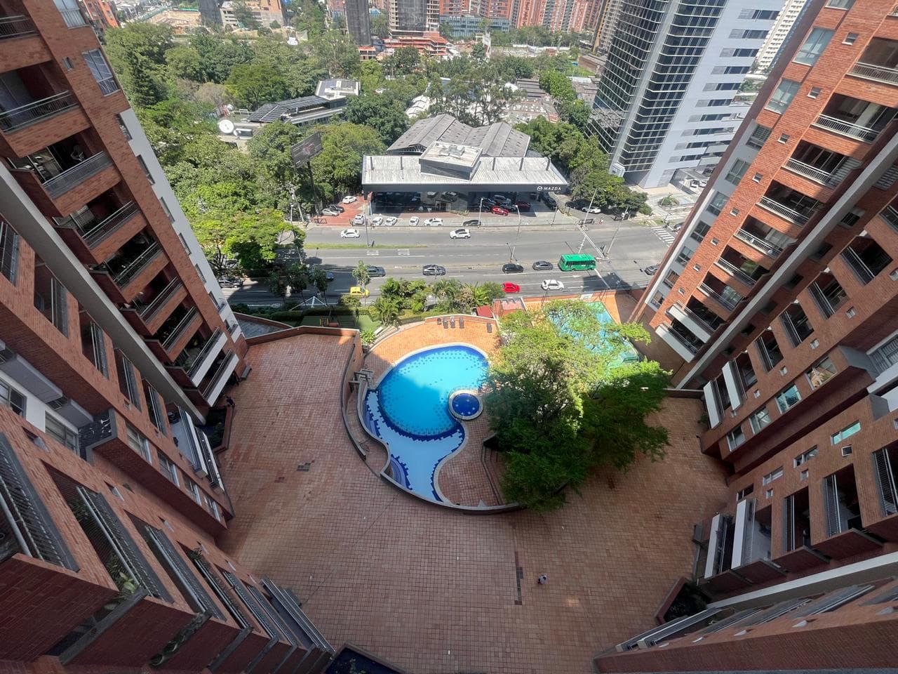 Apartamento en arriendo en Castropol, Poblado, Medellín — foto 1 de 20