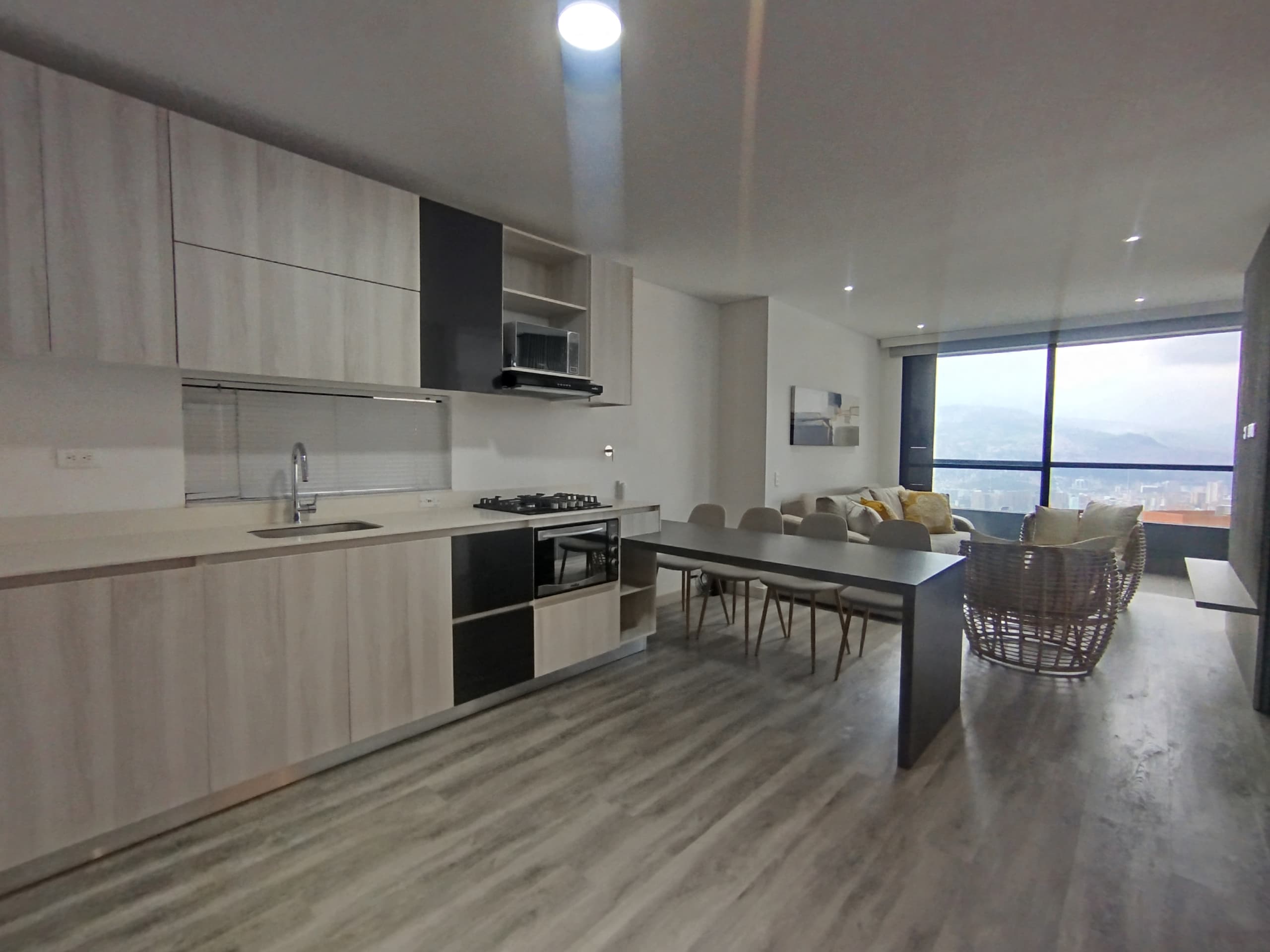 Apartamento en arriendo en Los Balsos, Poblado, Medellín — foto 1 de 20