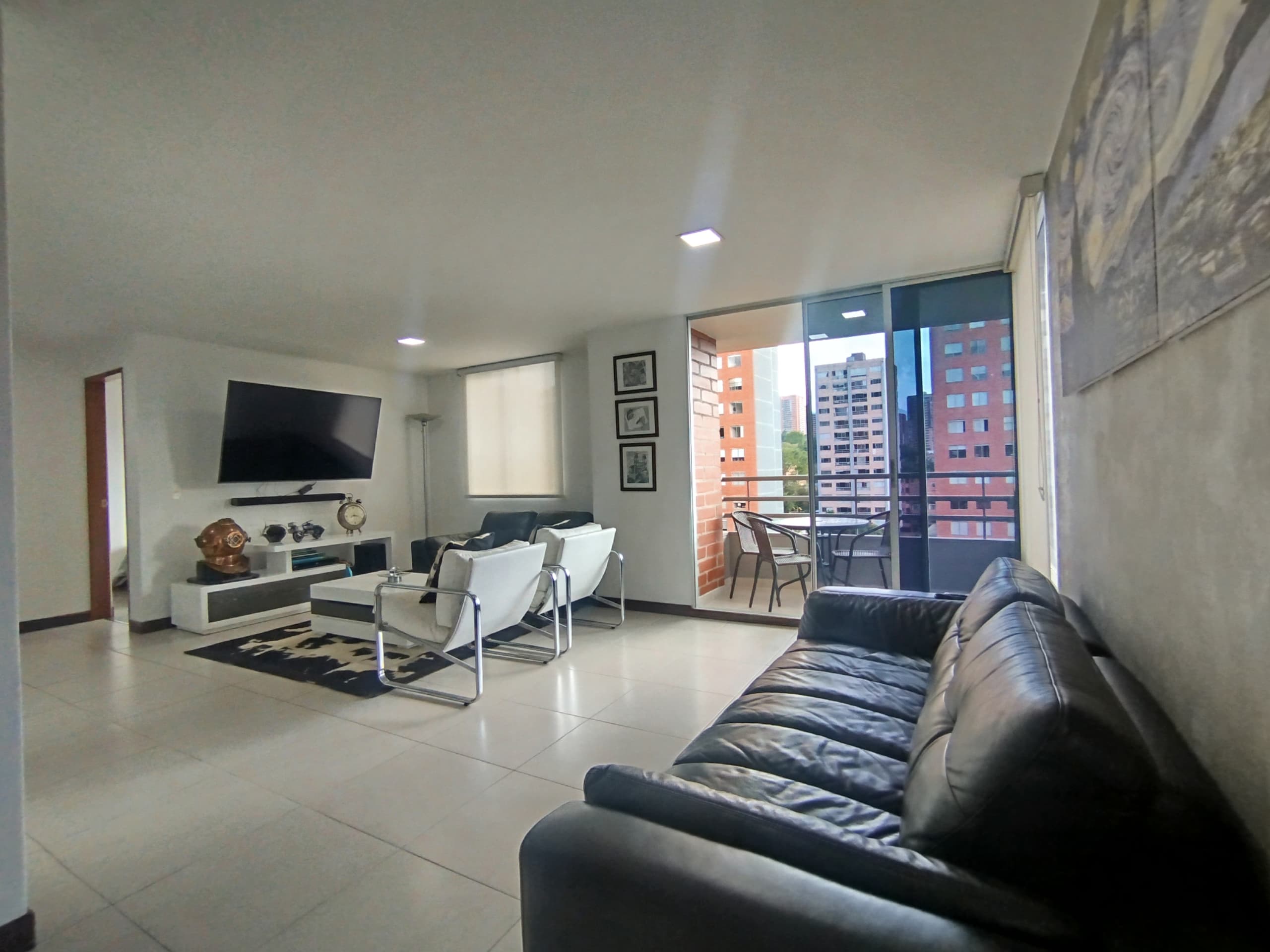 Apartamento en arriendo en Transversal Inferior, Poblado, Medellín — foto 1 de 19