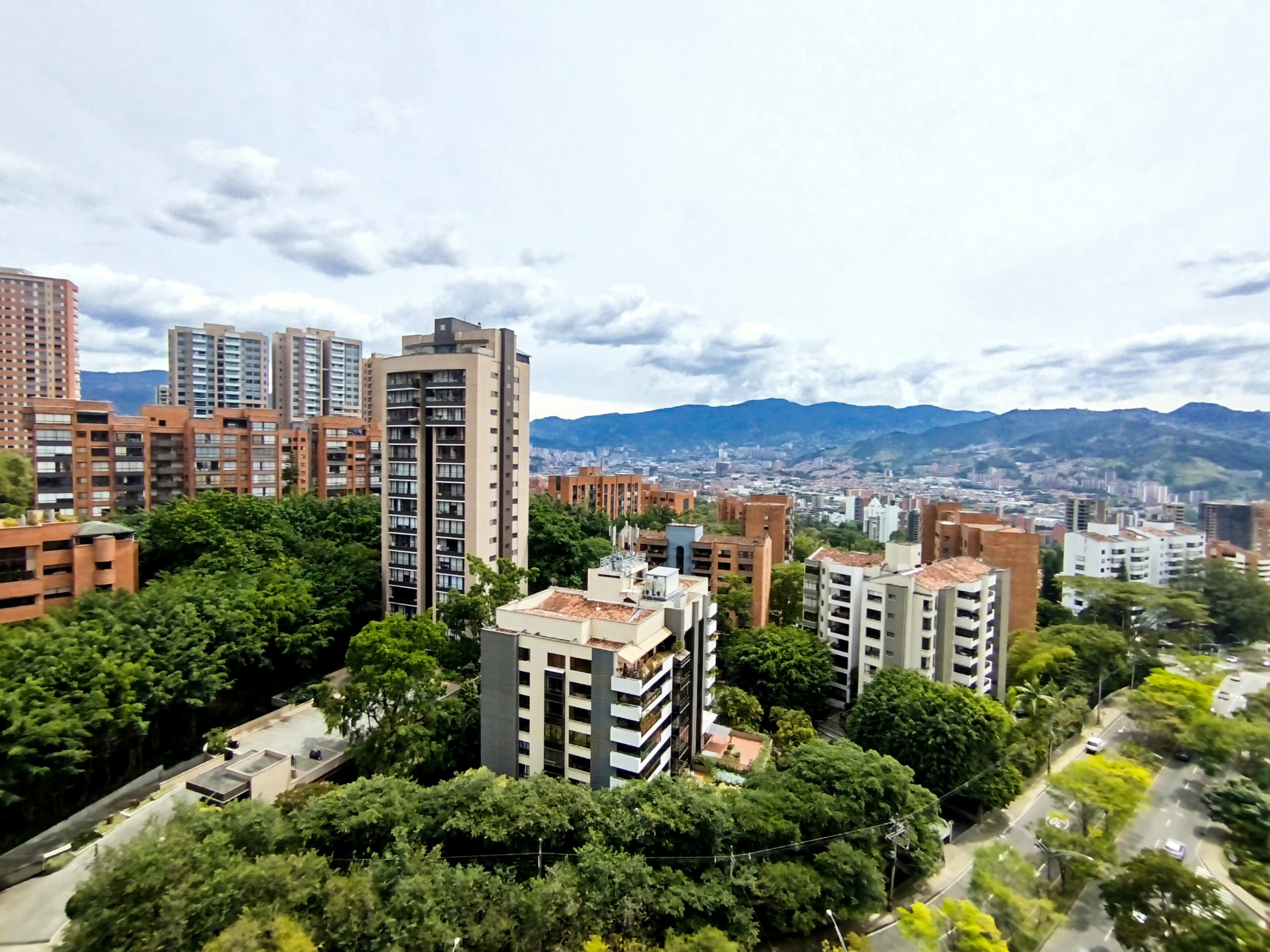 Apartamento en arriendo en Los Balsos, Poblado, Medellín — foto 1 de 20