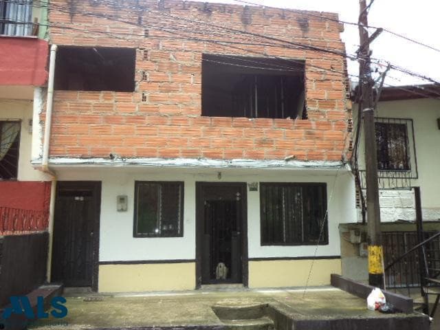 Casa en venta en Robledo, Occidente, Medellín — foto 1 de 22