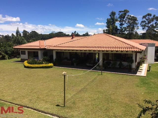 Casa en venta en V. Quirama, Oriente Antioqueño, El Carmen — foto 1 de 28