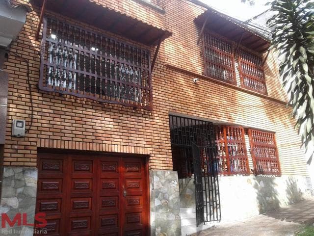 Casa en venta en Prado, Centro, Medellín — foto 1 de 46