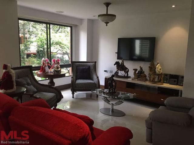 Apartamento en venta en Los Balsos Nº 1, Poblado, Medellín — foto 1 de 33