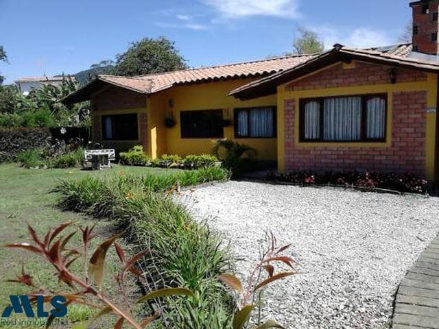 Casa en venta en La Floresta, Oriente Antioqueño, La Ceja — foto 1 de 34
