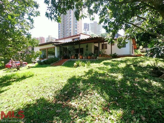 Casa en venta en El Campestre, Poblado, Medellín — foto 1 de 48
