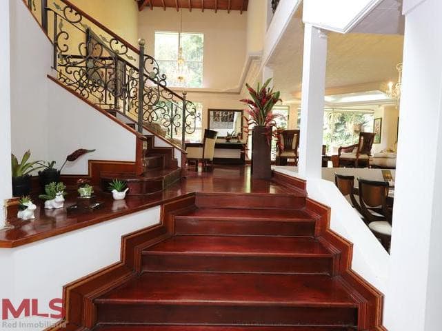 Casa en venta en El Tesoro, Poblado, Medellín — foto 1 de 29