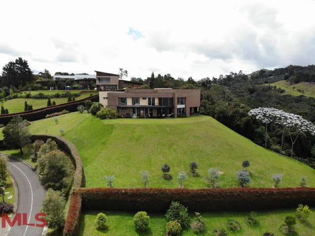 Casa en venta en Alto De Las Palmas, Aburra Sur, Envigado — foto 1 de 58