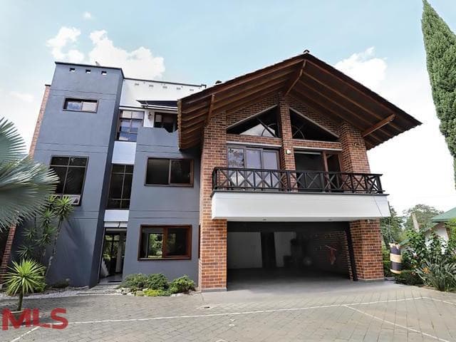 Casa en venta en El Chocho, Aburra Sur, Envigado — foto 1 de 30