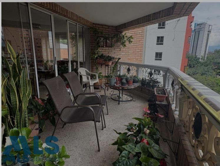 Apartamento en venta en Laureles, Medellín — foto 1 de 51