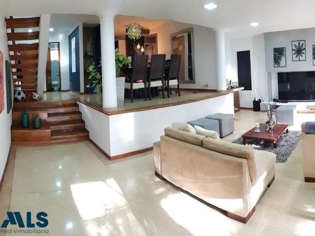 Casa en venta en El Campestre, Poblado, Medellín — foto 1 de 32