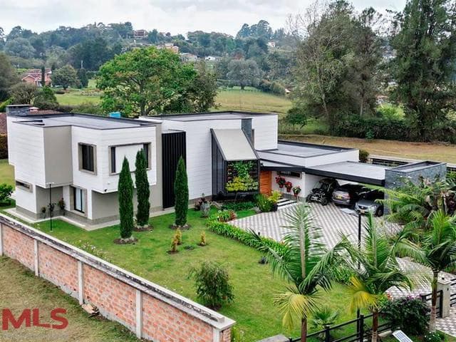 Casa en venta en Cabeceras, Oriente Antioqueño, Rionegro — foto 1 de 53