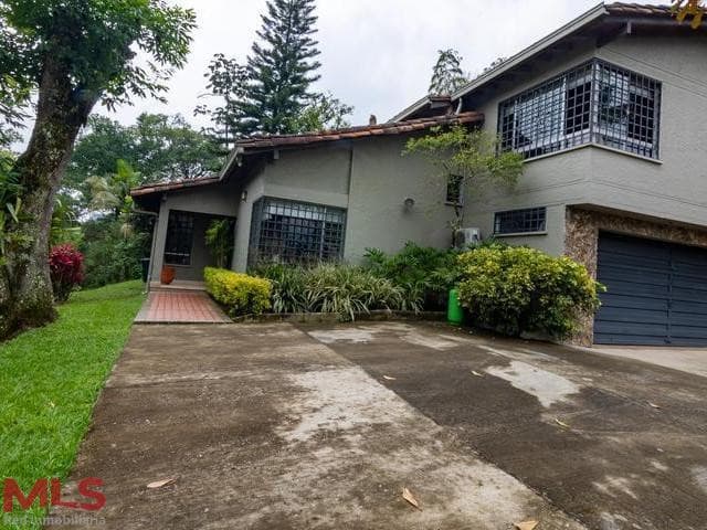 Casa en venta en Loma De Benedictinos, Aburra Sur, Envigado — foto 1 de 29