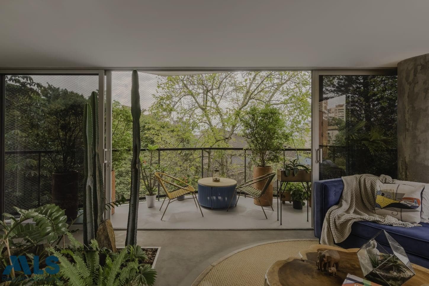 Apartamento en venta en El Tesoro, Poblado, Medellín — foto 1 de 10