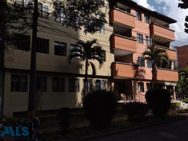 Apartamento en venta en Lorena, Laureles, Medellín — foto 1 de 32