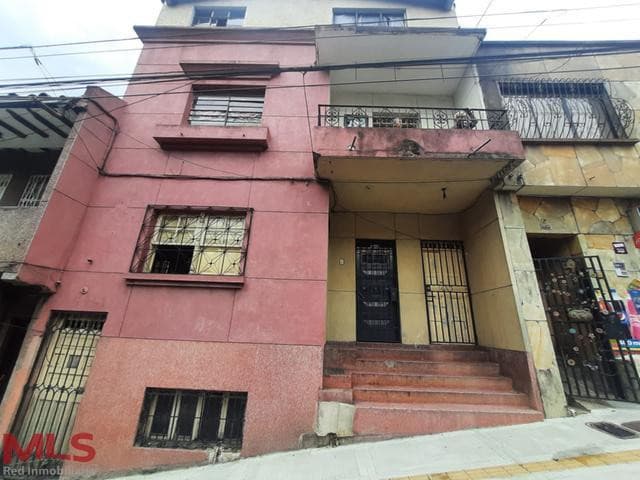 Casa en venta en Los Angeles, Centro, Medellín — foto 1 de 14