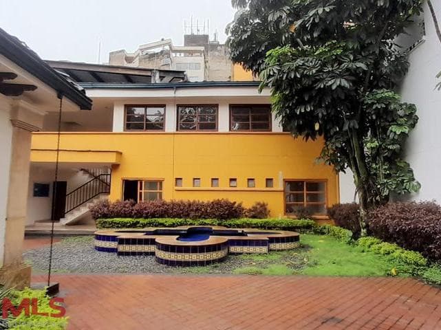 Edificio en venta en La Candelaria, Centro, Medellín — foto 1 de 35