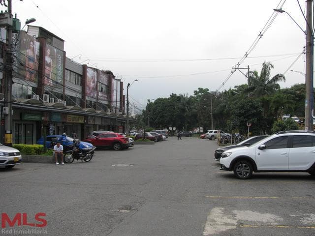 Local Comercial en venta en Belén Guayabal, Medellín — foto 1 de 18