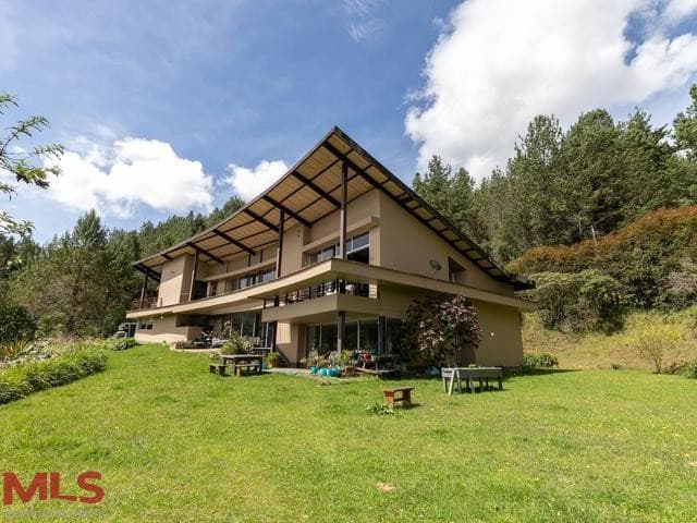 Casa en venta en V. La Fe, Oriente Antioqueño, El Retiro — foto 1 de 34