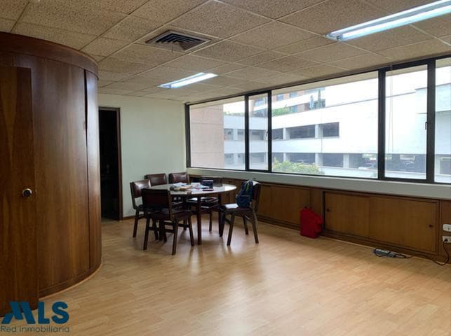 Oficina en venta en Poblado, Medellín — foto 1 de 9