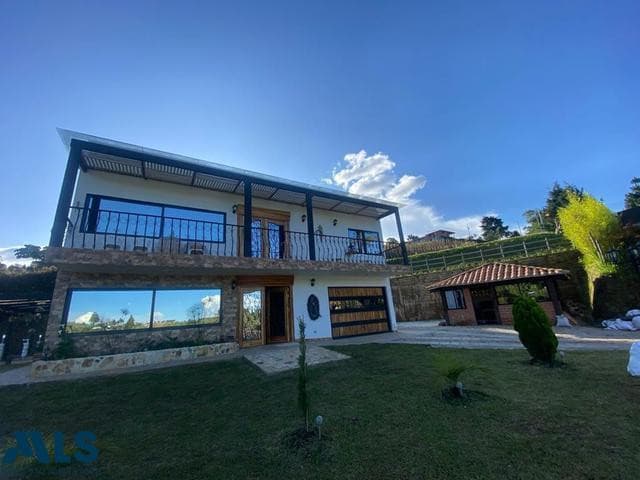 Casa en venta en Aeropuerto, Oriente Antioqueño, Rionegro — foto 1 de 27