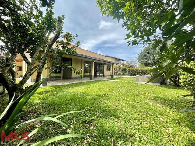 Casa en venta en Sector Gualanday, Oriente Antioqueño, Rionegro — foto 1 de 27