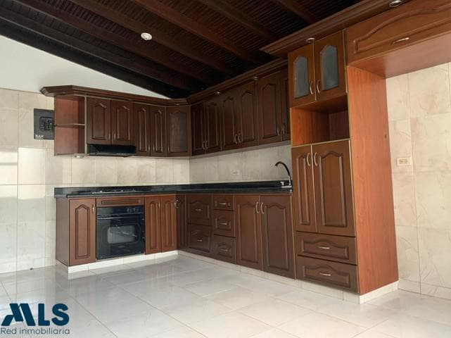 Casa en venta en Simon Bolivar, Occidente, Medellín — foto 1 de 19