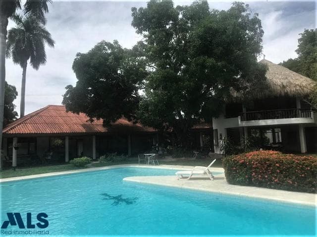 Casa en venta en Ricaurte, Otras Zonas, Cundinamarca — foto 1 de 22
