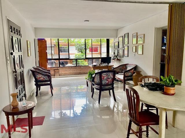 Casa en venta en Estadio, Laureles, Medellín — foto 1 de 25