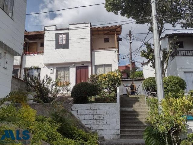 Casa en venta en Robledo, Occidente, Medellín — foto 1 de 25