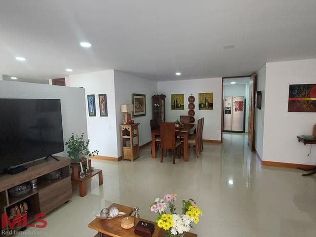 Apartamento en venta en Laureles, Medellín — foto 1 de 42