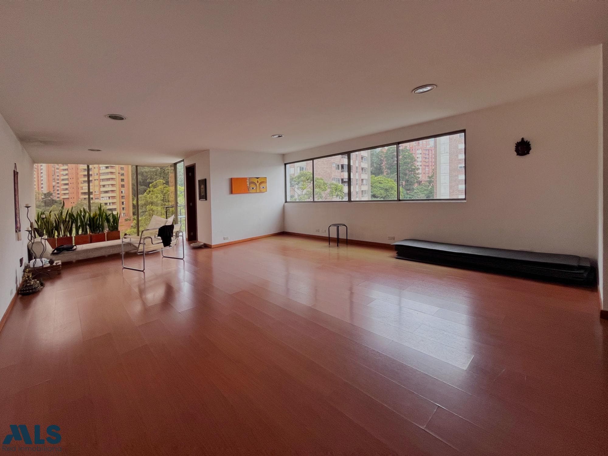 Oficina en venta en La Concha, Poblado, Medellín — foto 1 de 10