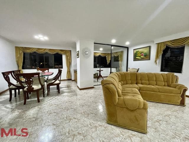 Apartamento en venta en El Portal, Aburra Sur, Envigado — foto 1 de 18