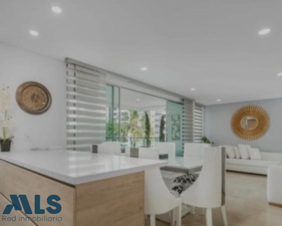 Apartamento en venta en Loma De Los Parra, Poblado, Medellín — foto 1 de 21