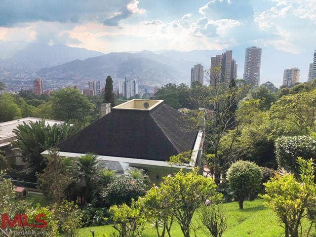 Casa en venta en Los Balsos Nº 2, Poblado, Medellín — foto 1 de 68