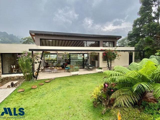 Casa en venta en Loma del Escobero, Aburra Sur, Envigado — foto 1 de 38