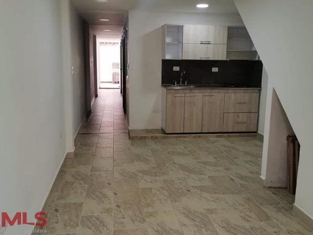Casa en venta en Aranjuez, Centro, Medellín — foto 1 de 12