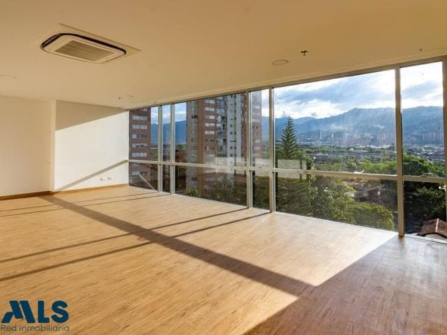 Oficina en venta en La Aguacatala, Poblado, Medellín — foto 1 de 5
