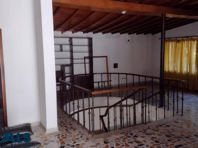 Casa en venta en El Velódromo, Laureles, Medellín — foto 1 de 26