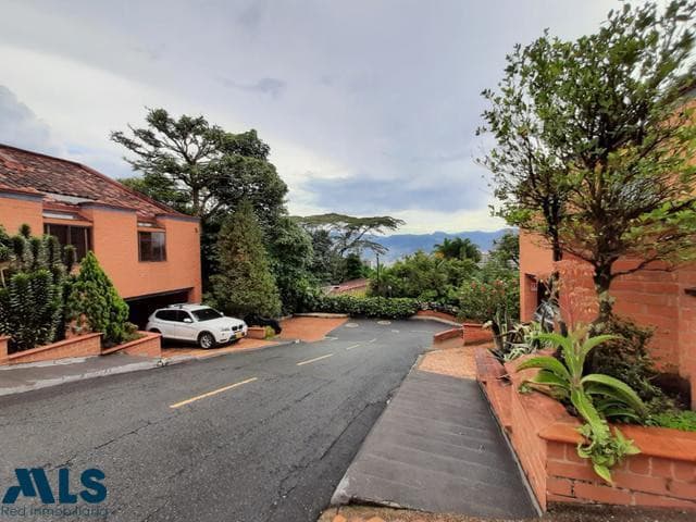 Casa en venta en Los Balsos Nº 1, Poblado, Medellín — foto 1 de 24