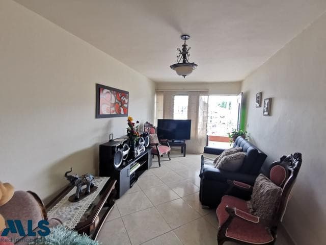 Casa en venta en Cristo Rey, Belén Guayabal, Medellín — foto 1 de 12