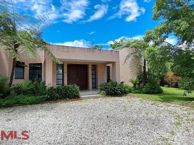 Casa en venta en V. El Yarumo, Oriente Antioqueño, La Ceja — foto 1 de 16