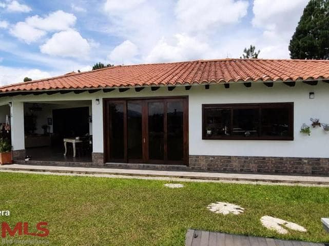 Casa en venta en Sector Aeropuerto, Oriente Antioqueño, Guarne — foto 1 de 18
