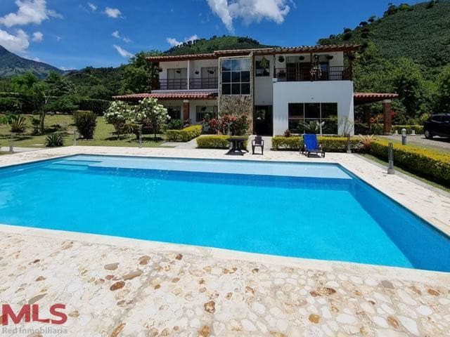 Finca Recreativa en venta en Vereda Farallones, Otras Zonas, Ciudad Bolivar — foto 1 de 19