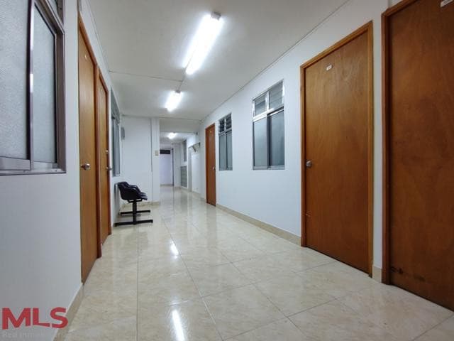Oficina en venta en La Candelaria, Centro, Medellín — foto 1 de 13